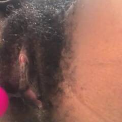 Baby girl z hairy pussy squirts